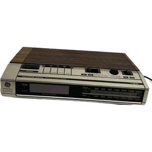 Vintage GE Electronic Digital FM a.m. clock radio